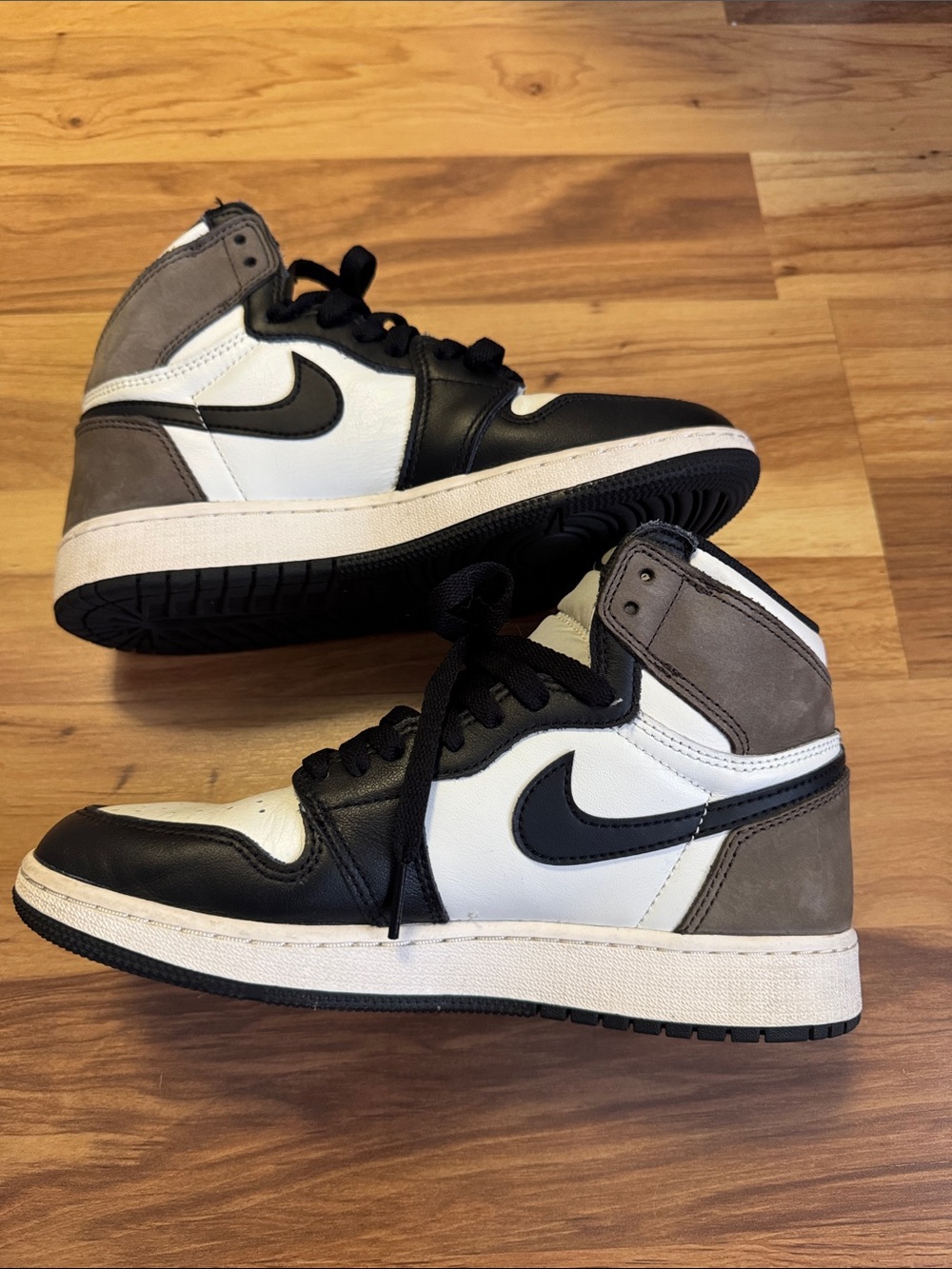 5.5Y Jordan 1 retro High top dark Mocha Dunks